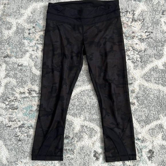 Lululemon camo crop leggings - Picture 1 of 8